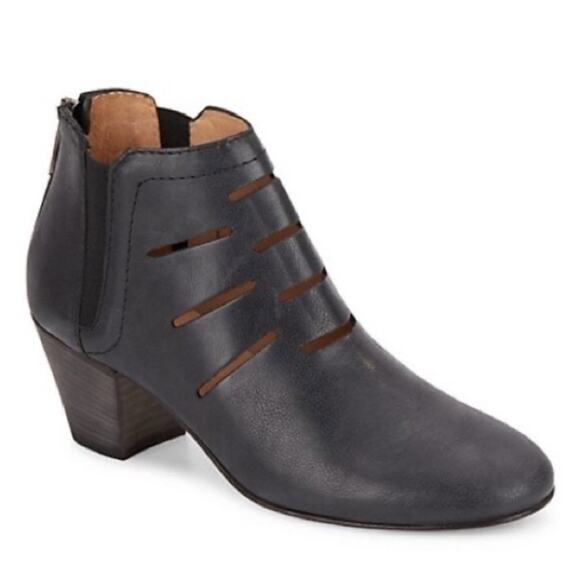 Aquatalia Frieda Leather Cutout Bootie 8 Black - Picture 1 of 12